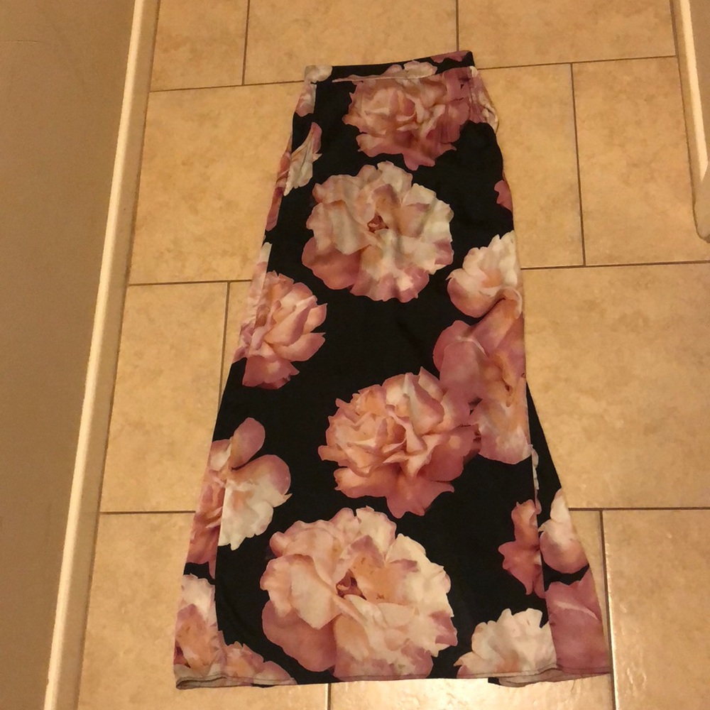 Show Me Your MuMu Final Rose Long skirt size S